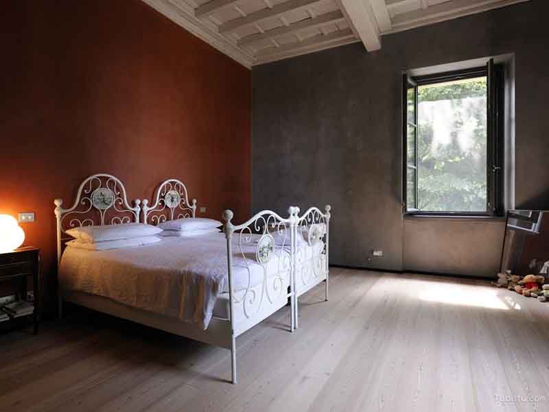 設計一個餐館美式工業風格裝修，重要的元素是什么